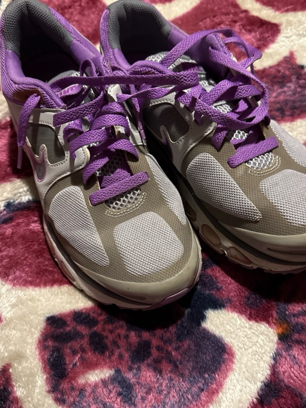 Nike Women's Gray and Purple Athletic Sneakers